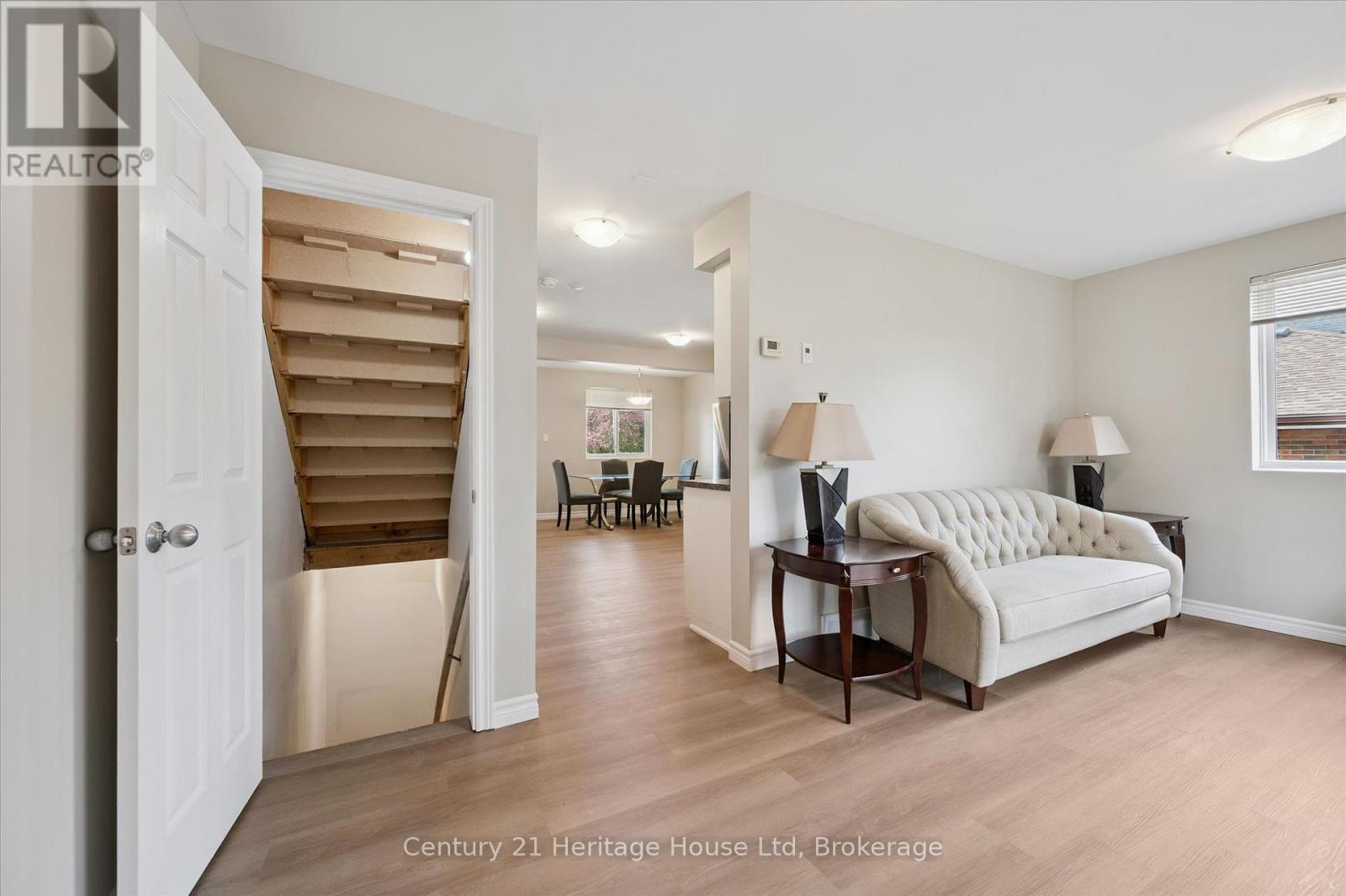 126 FORFAR STREET E - 28
