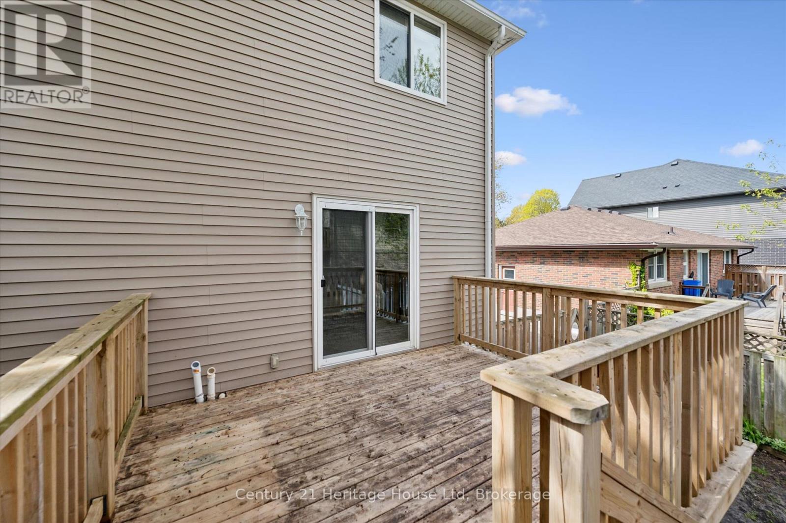 126 FORFAR STREET E - 32