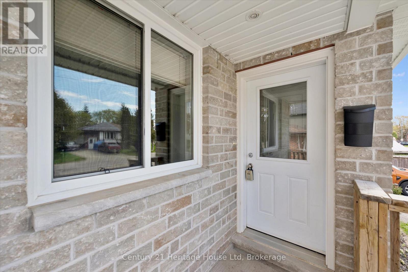 126 FORFAR STREET E - 5
