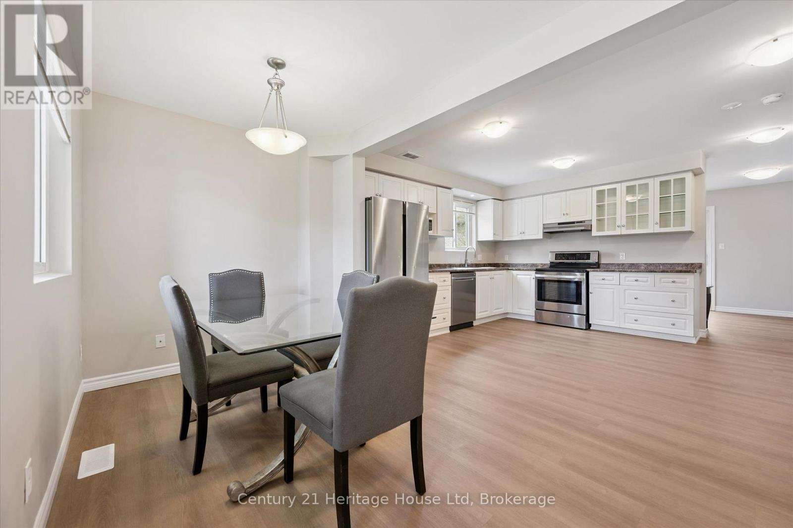 126 FORFAR STREET E - 7