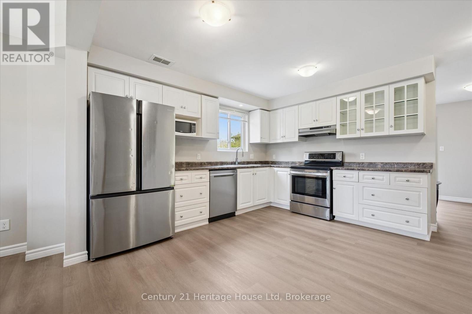 126 FORFAR STREET E - 9