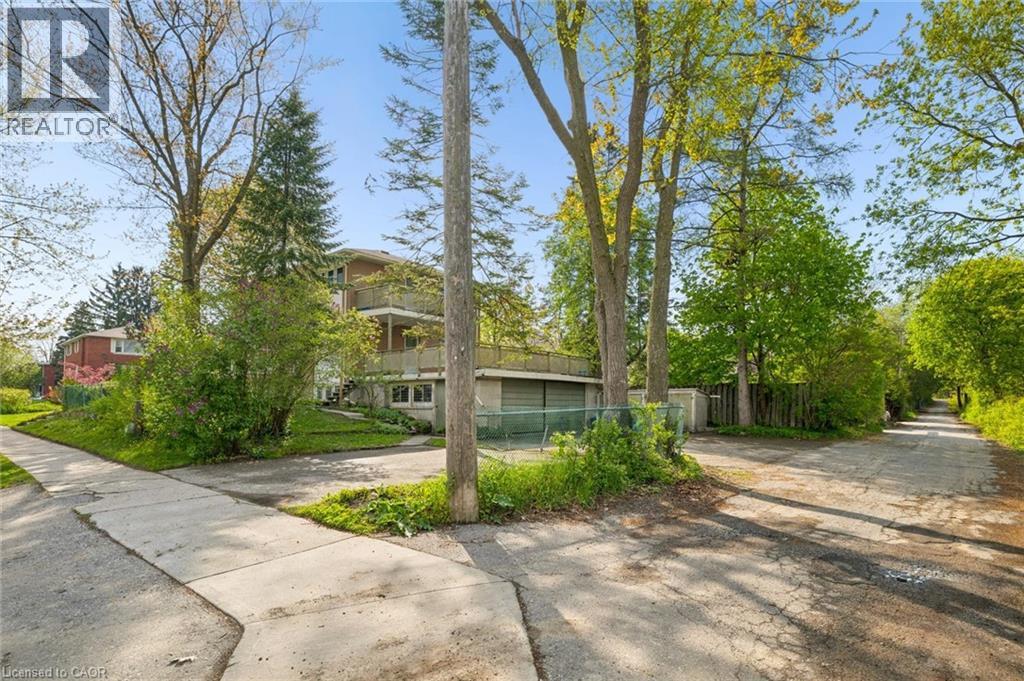 58 BRANDON Avenue - 44