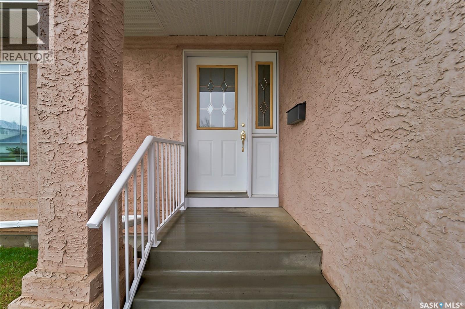 735 Fairbrother AVENUE - 53