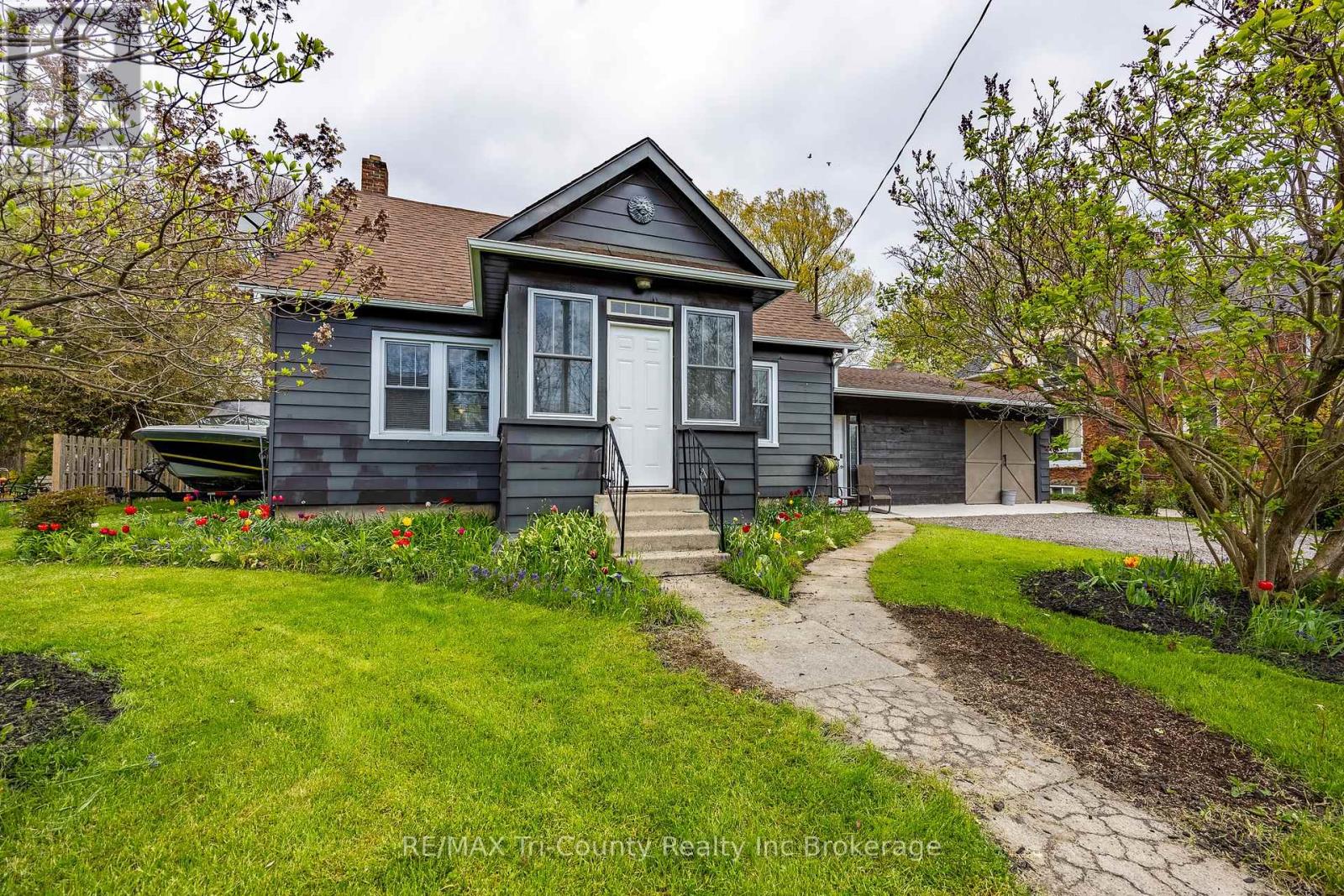 33 WELLINGTON STREET - 1