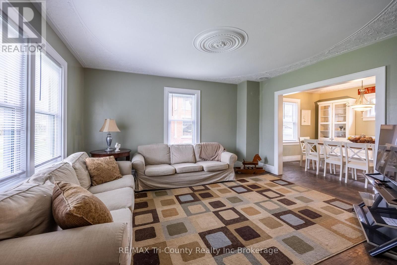 33 WELLINGTON STREET - 12