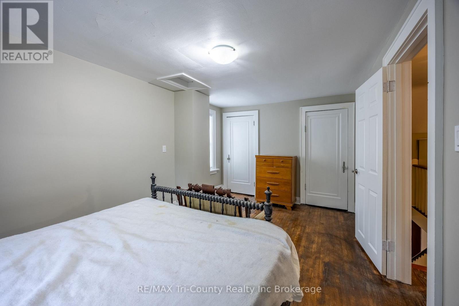 33 WELLINGTON STREET - 21
