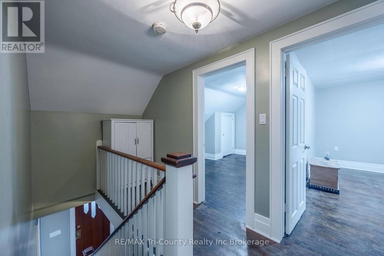33 WELLINGTON STREET - 22