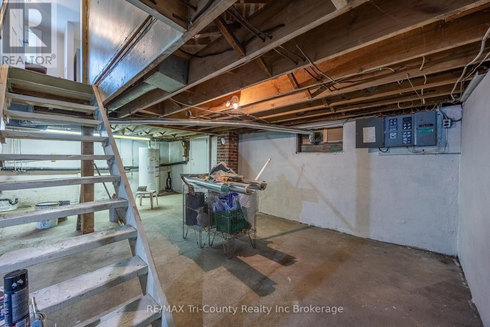 33 WELLINGTON STREET - 23