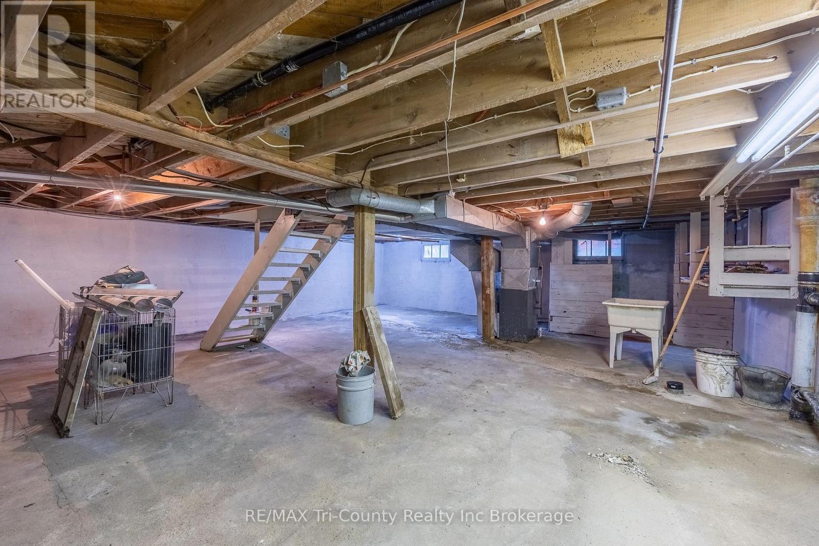 33 WELLINGTON STREET - 25