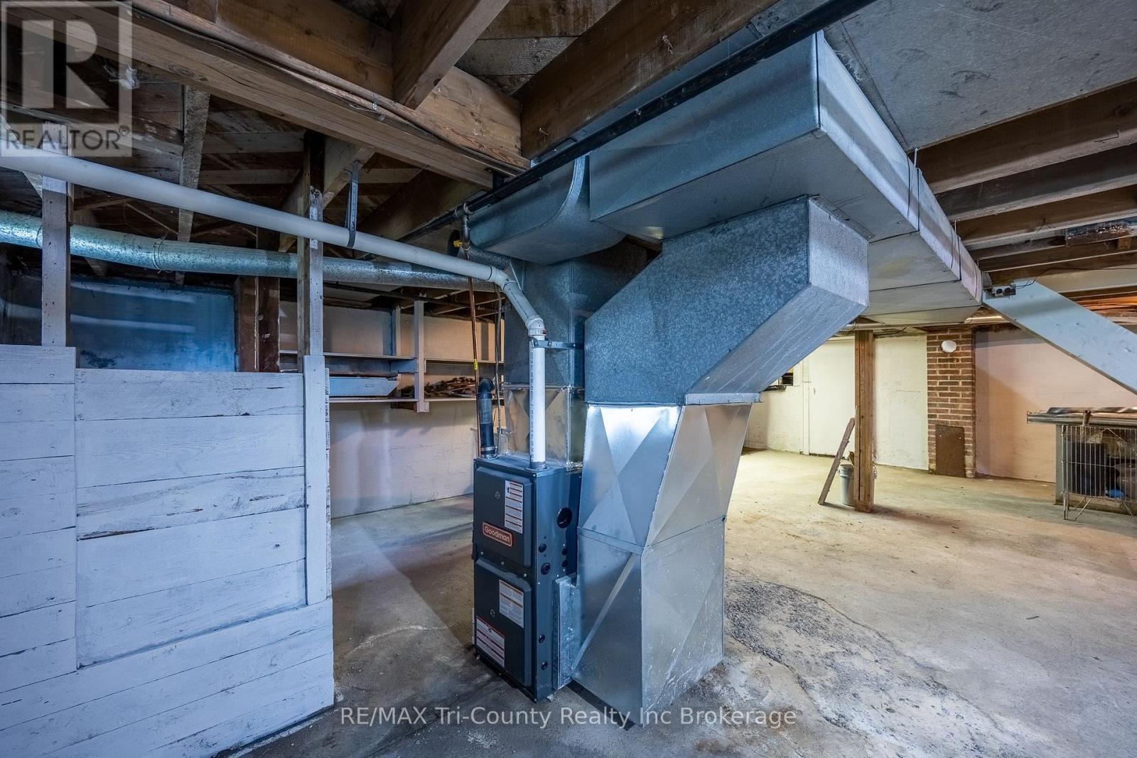 33 WELLINGTON STREET - 26
