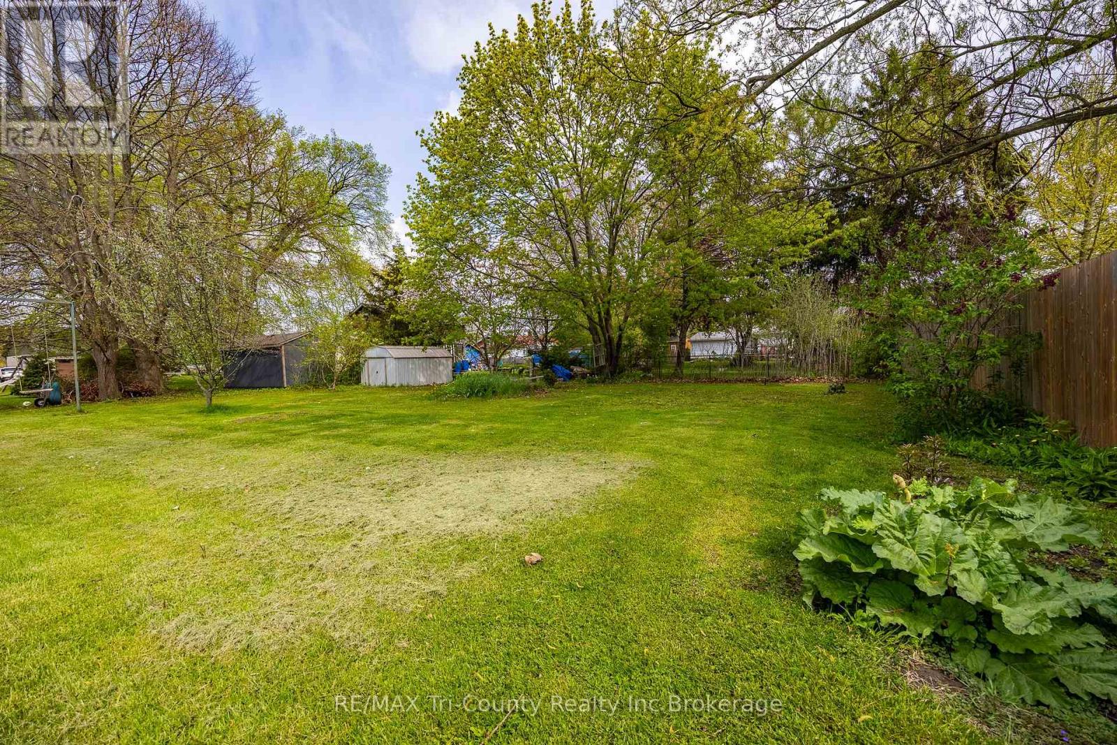 33 WELLINGTON STREET - 28