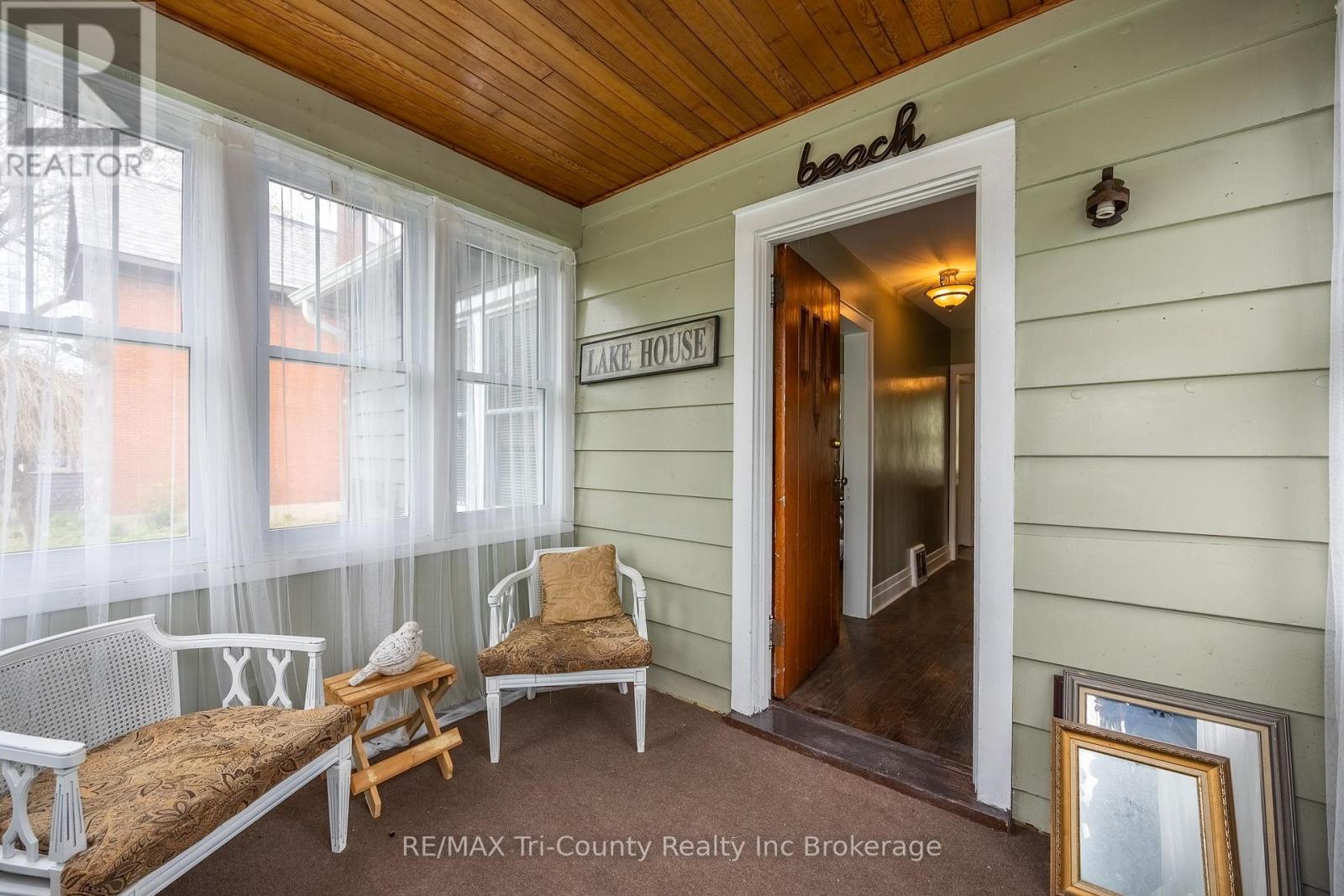 33 WELLINGTON STREET - 3