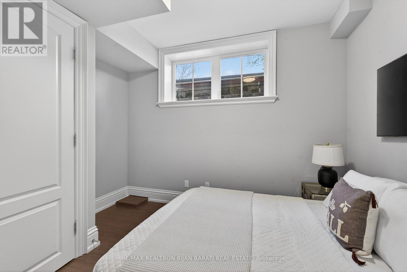 122 HOLMES AVENUE - 40