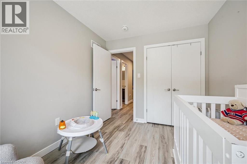 907 ROBERT FERRIE Drive - 23