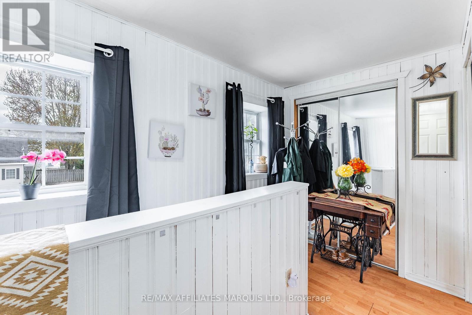 163 MILITARY ROAD N - 28