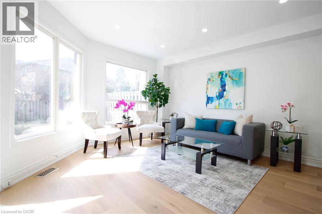 1114 LINDSAY Drive, Oakville, Ontario, L6M3B4 — Photo 4