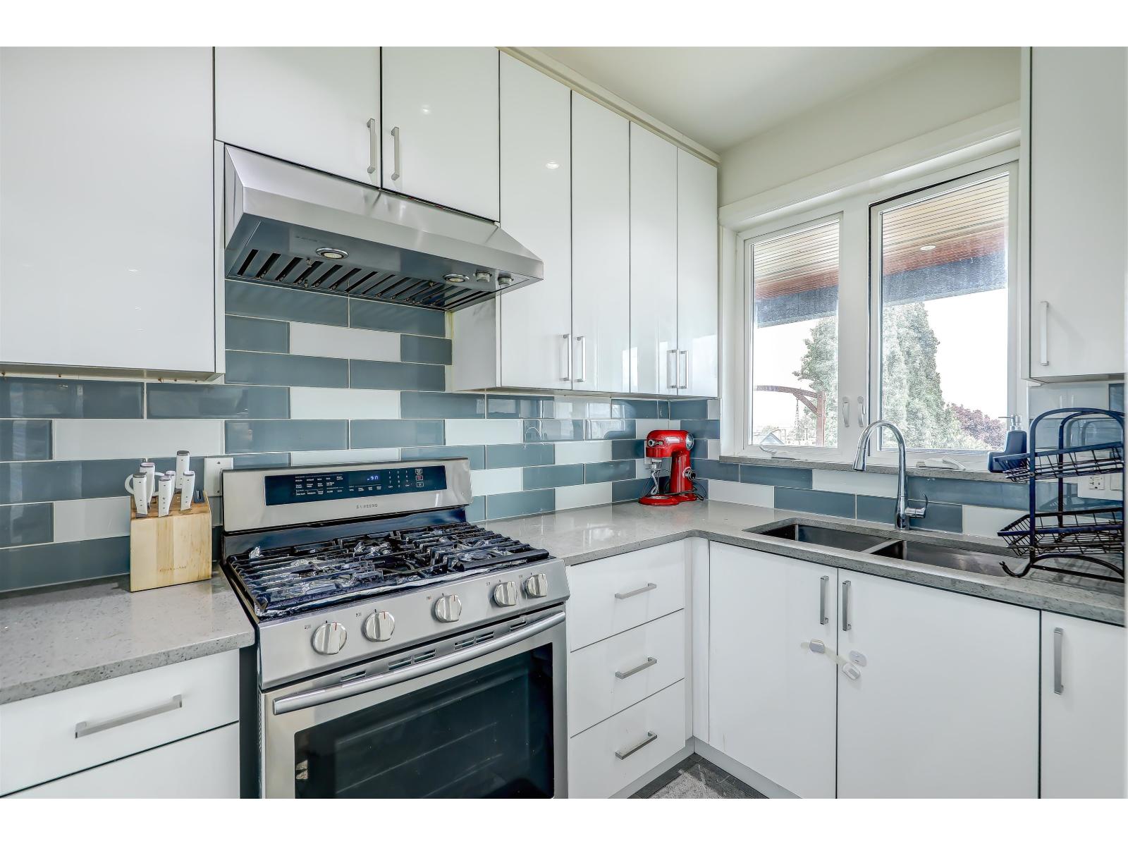 958 KEIL STREET, White Rock