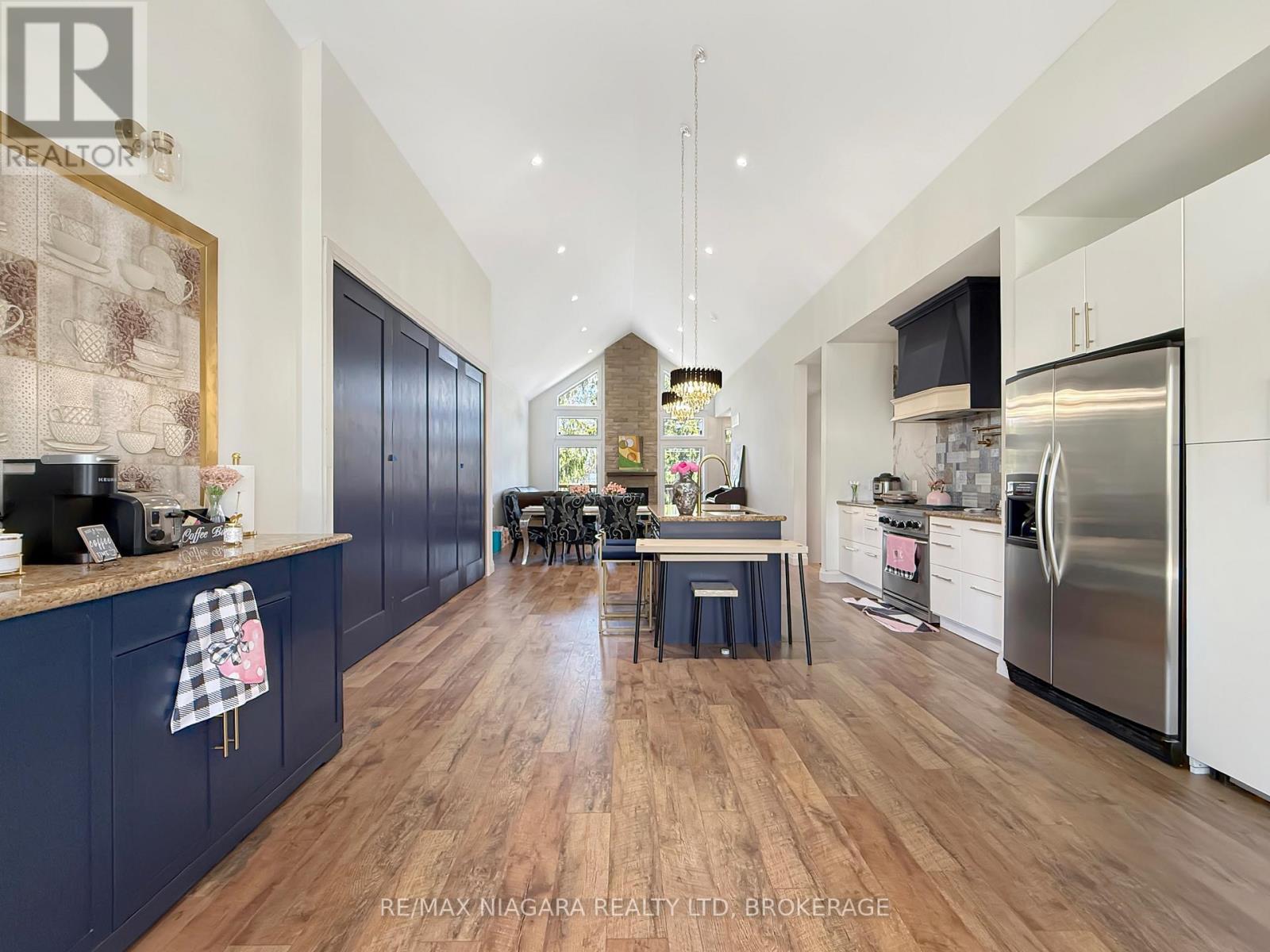 8 ADELAIDE STREET - 11