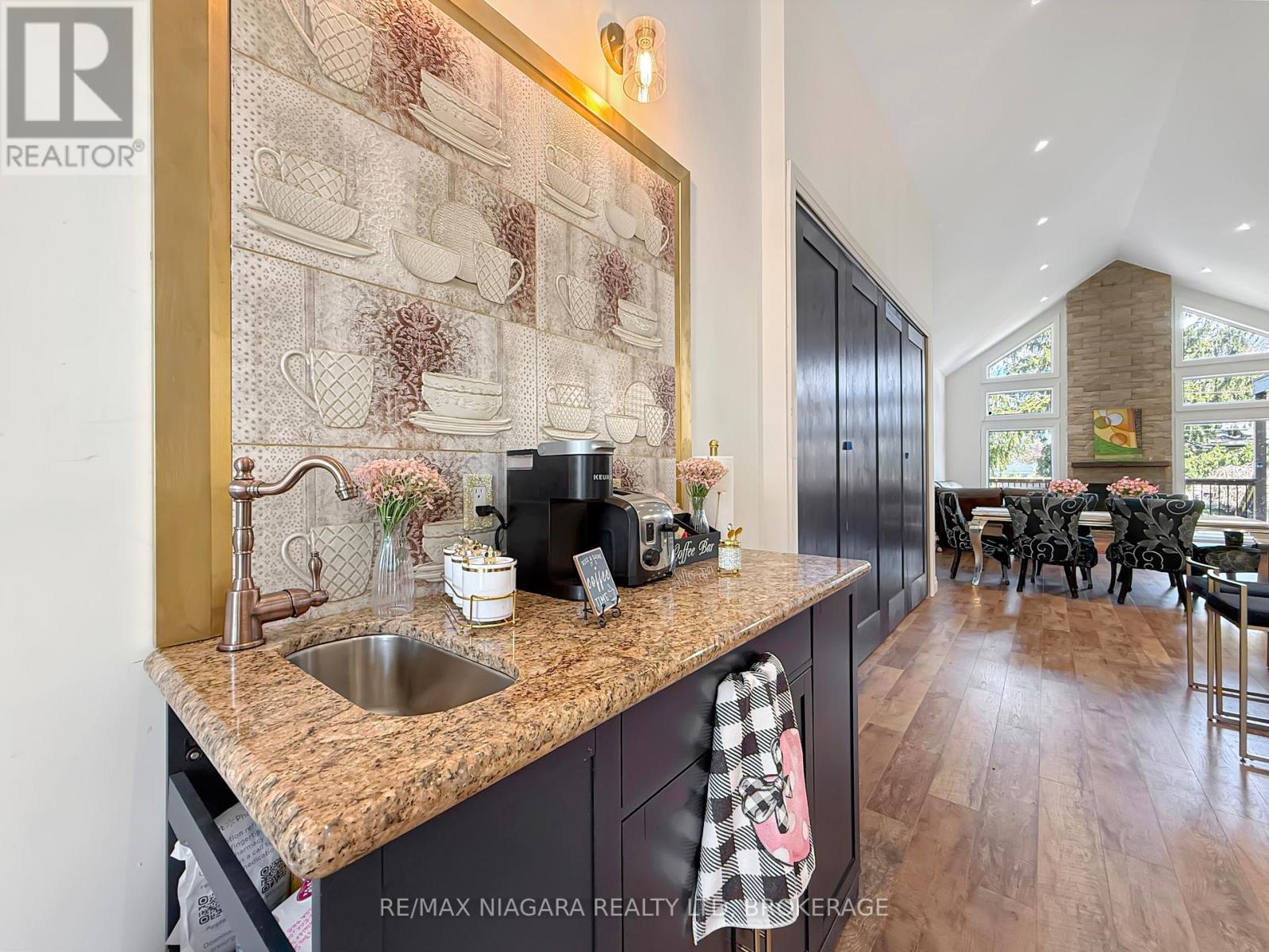 8 ADELAIDE STREET - 12