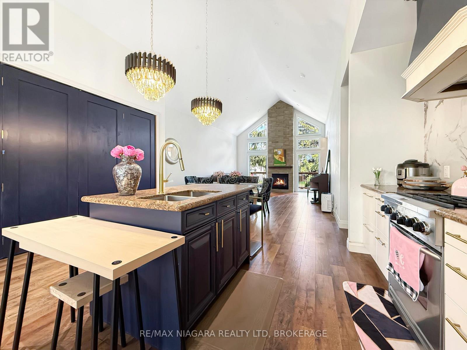 8 ADELAIDE STREET - 14