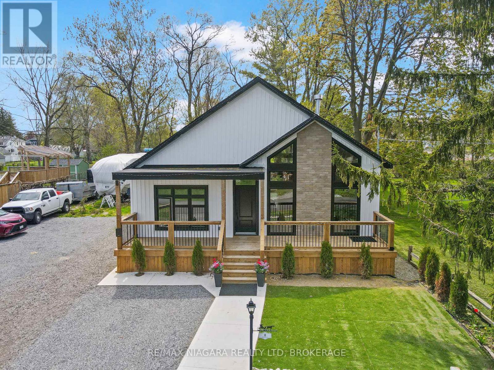 8 ADELAIDE STREET - Image 2