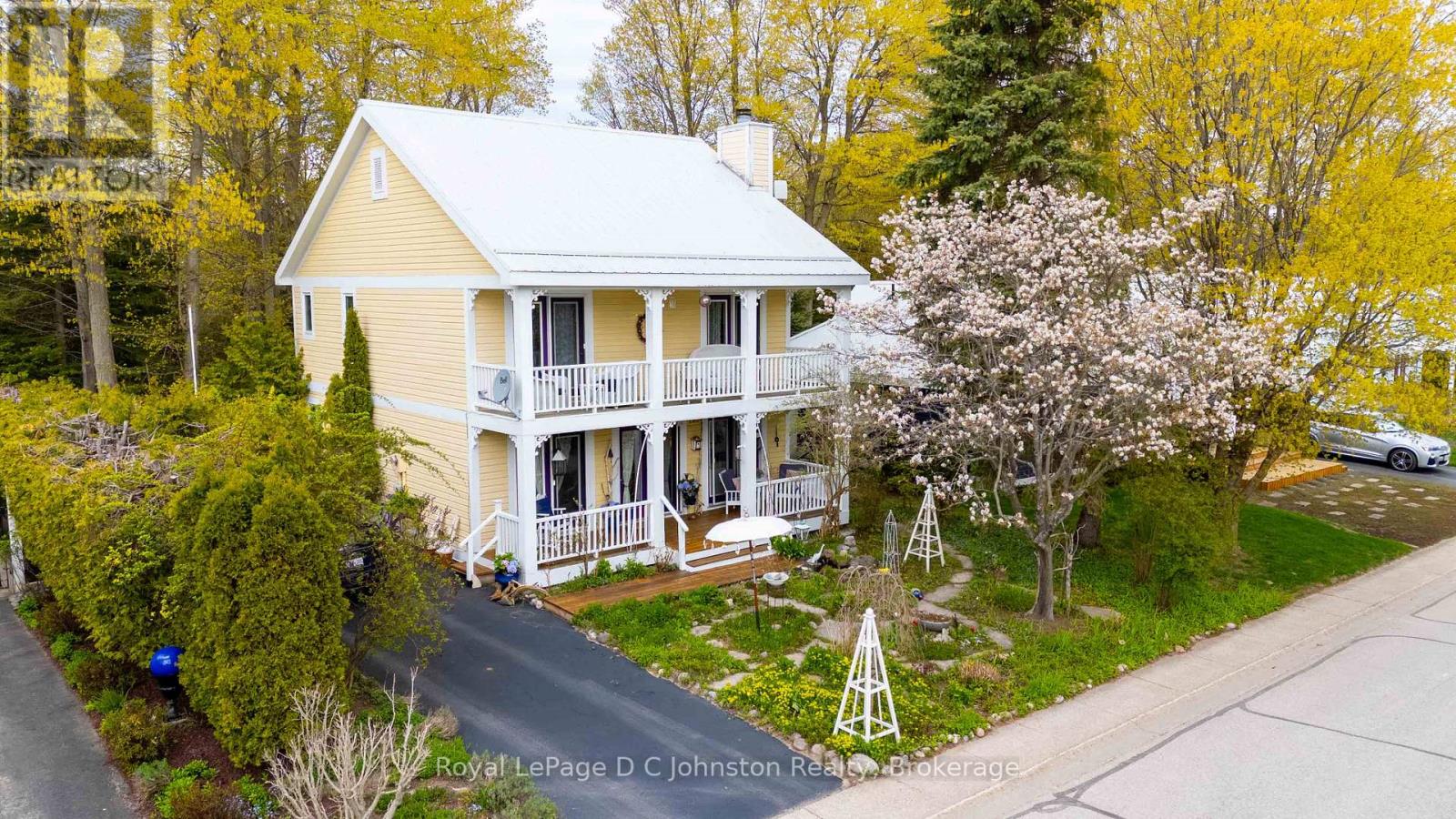 #UNIT 123 383 MCNABB STREET - 1