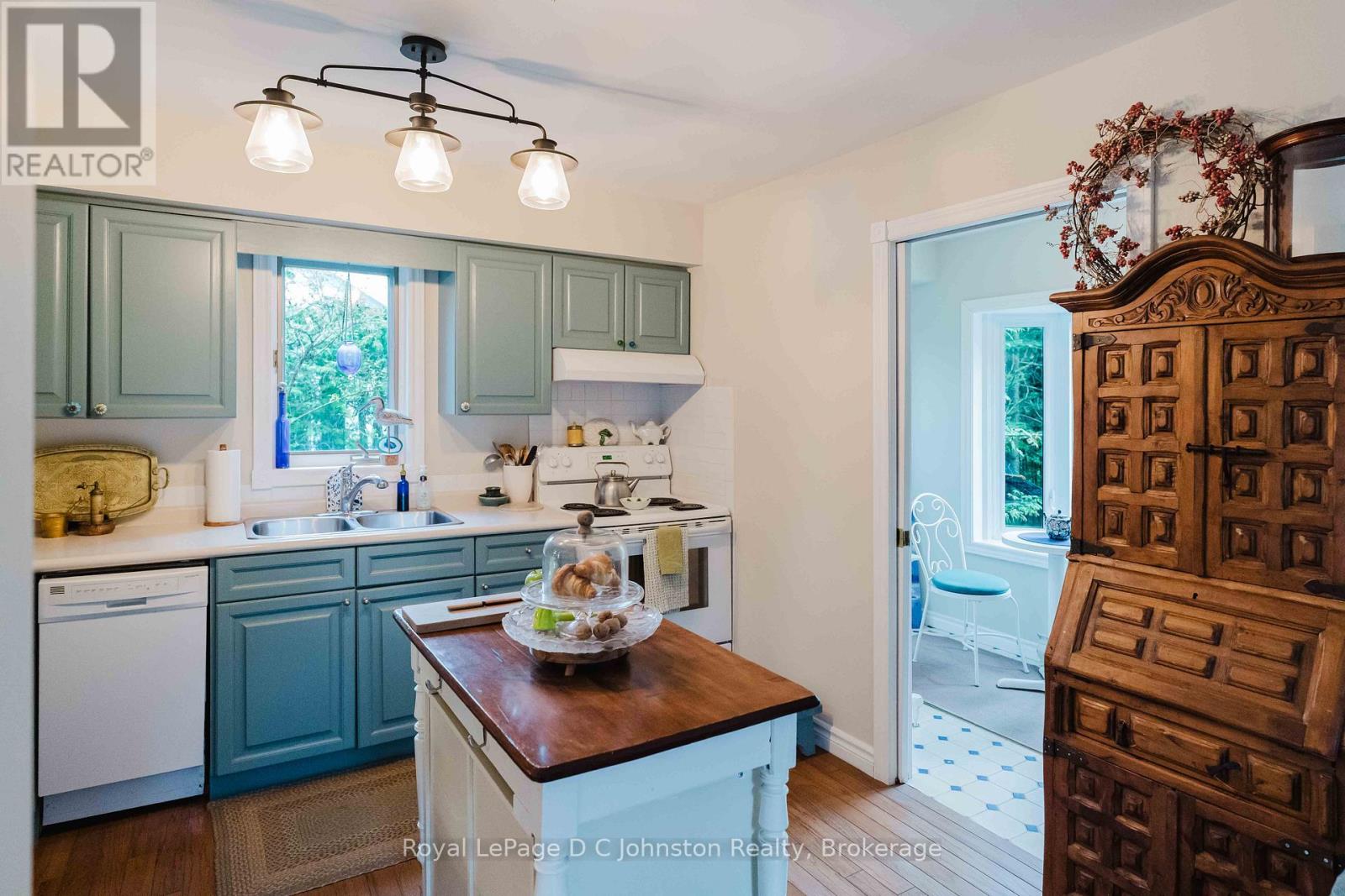 #UNIT 123 383 MCNABB STREET - 10