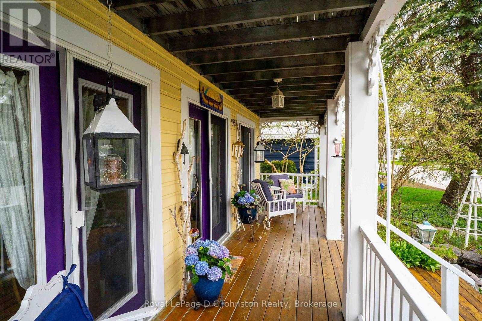 #UNIT 123 383 MCNABB STREET - 3