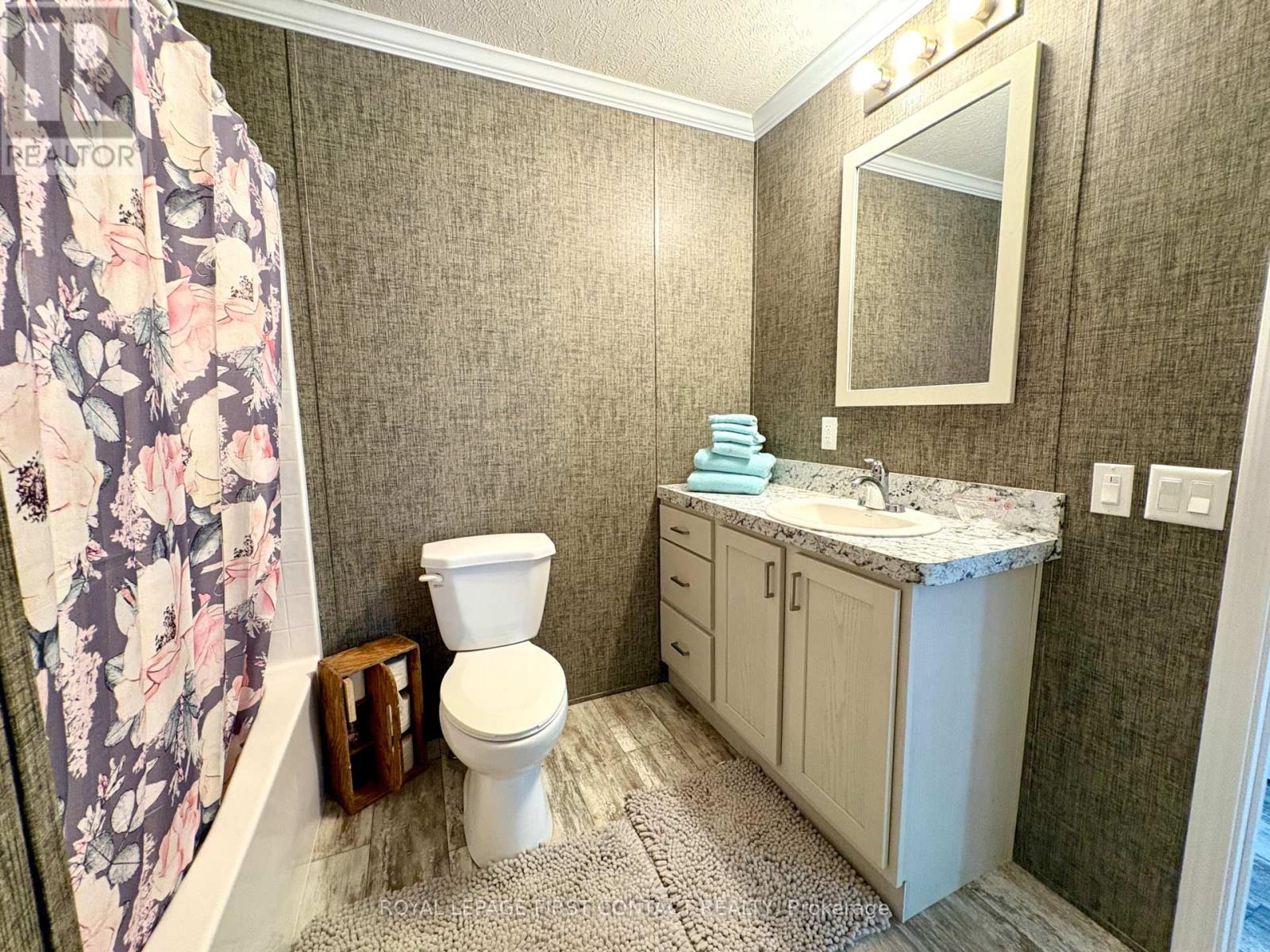 40 SHAMROCK CRESCENT - 17