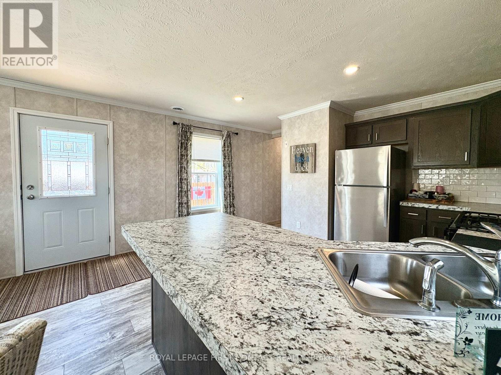 40 SHAMROCK CRESCENT - 9