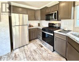 40 Shamrock Crescent, Essa, ON L3W0A5 Photo 6