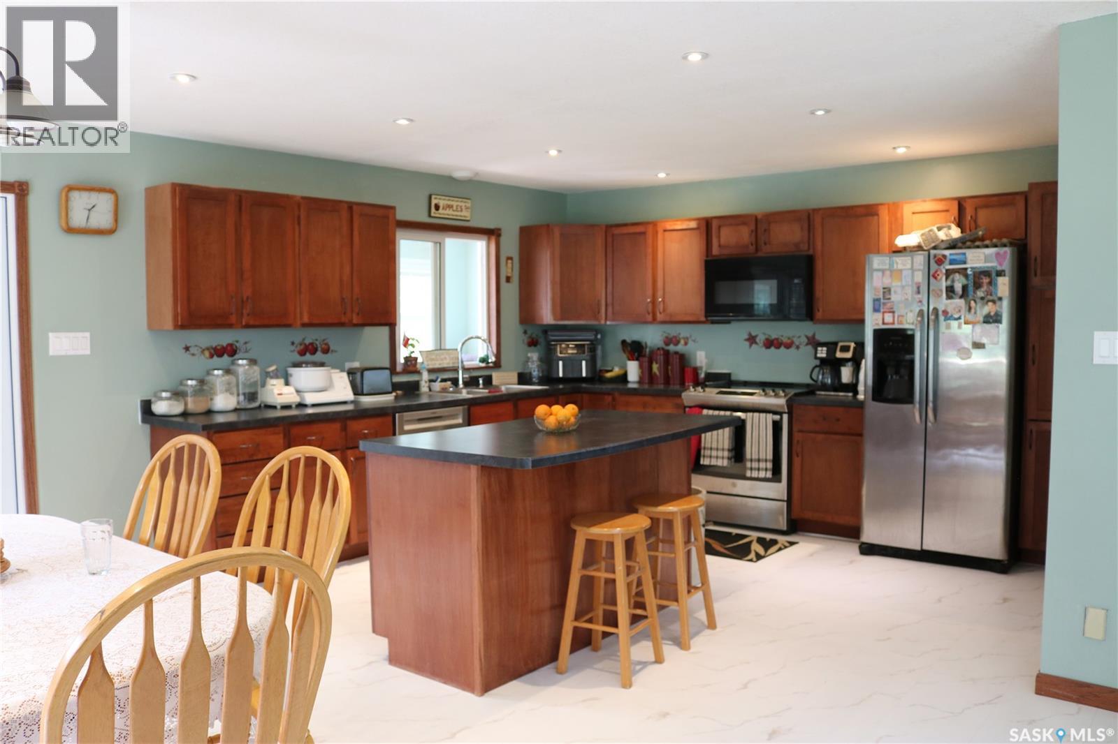 211 Pipestone AVENUE - 6