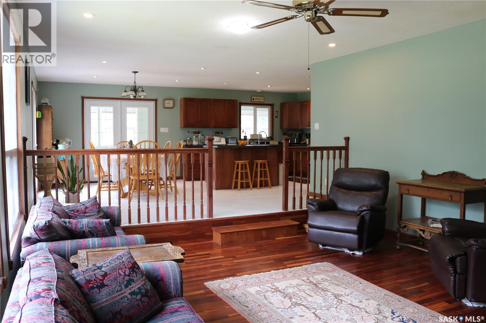 211 Pipestone AVENUE - 12