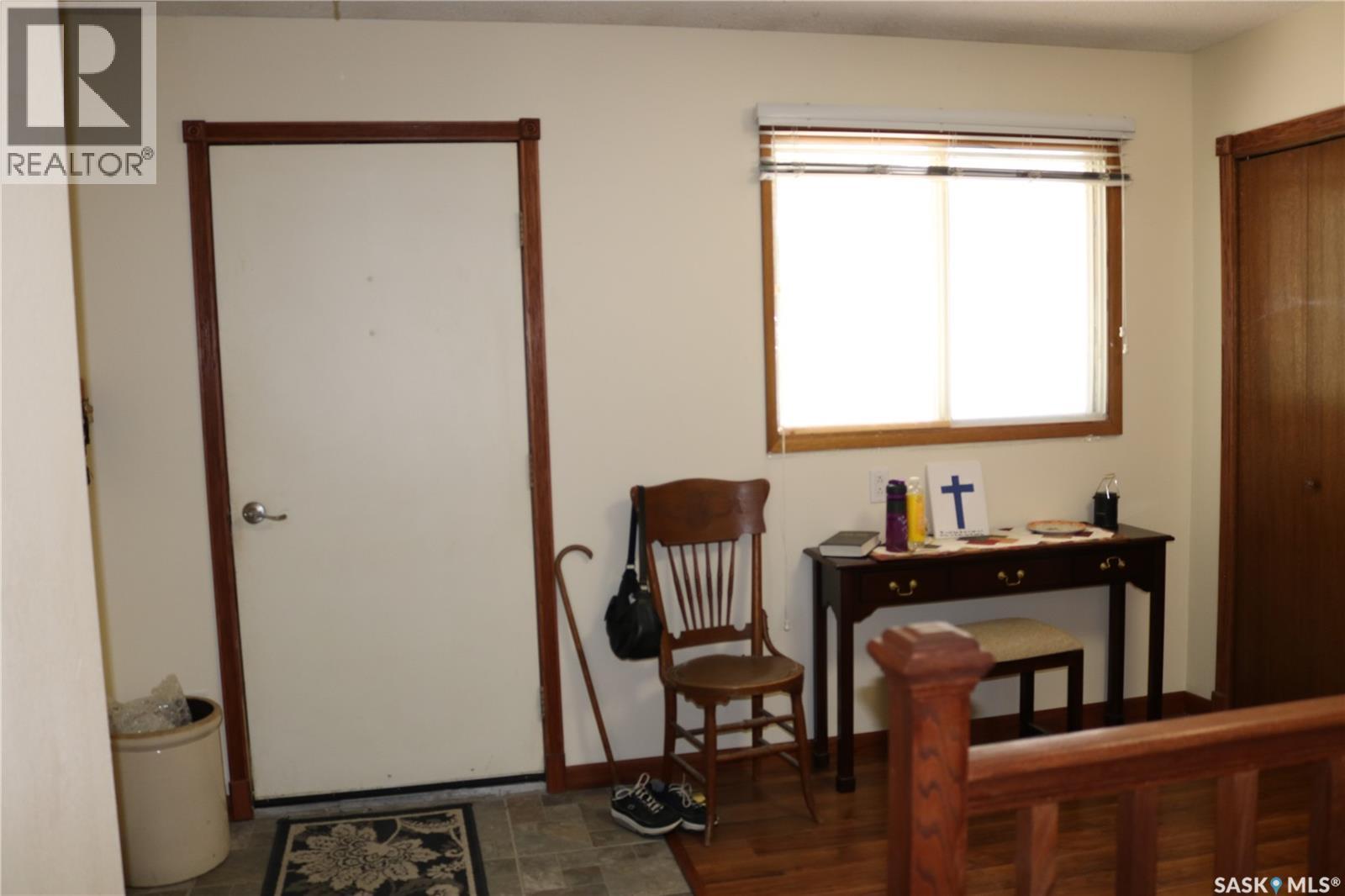 211 Pipestone AVENUE - 18