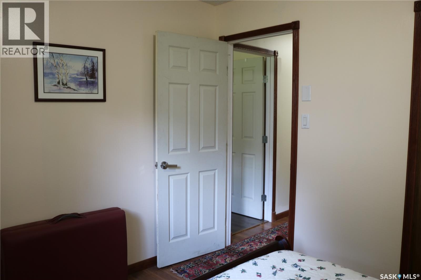 211 Pipestone AVENUE - 33