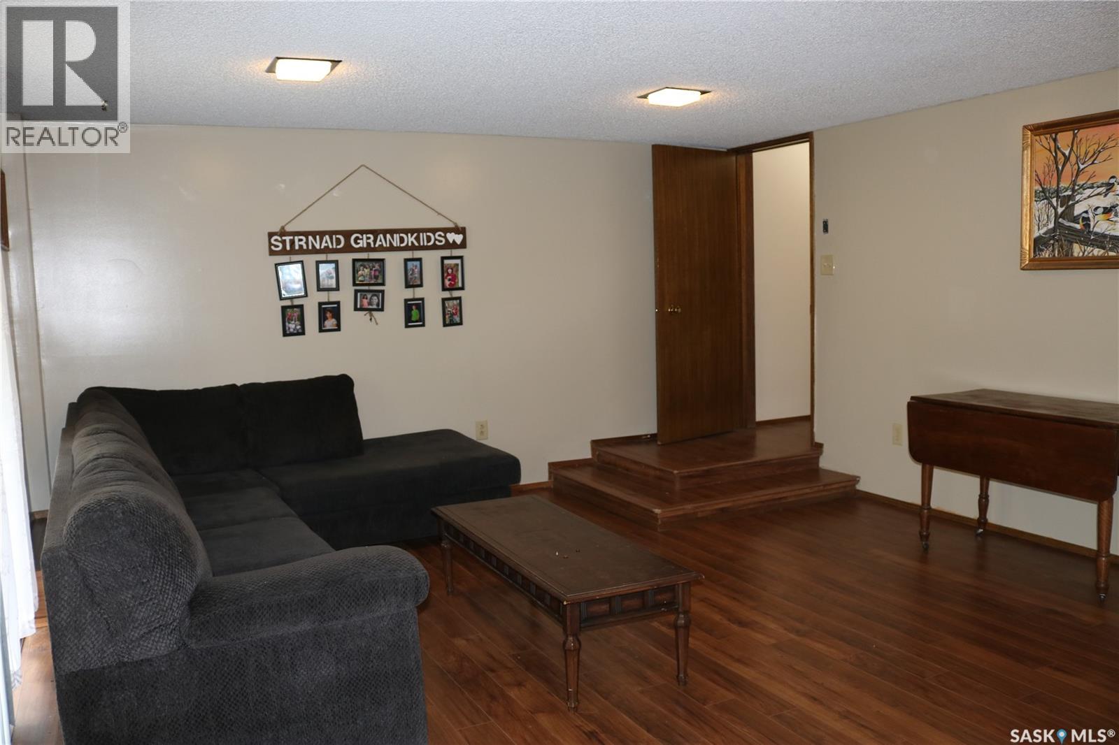 211 Pipestone AVENUE - 40