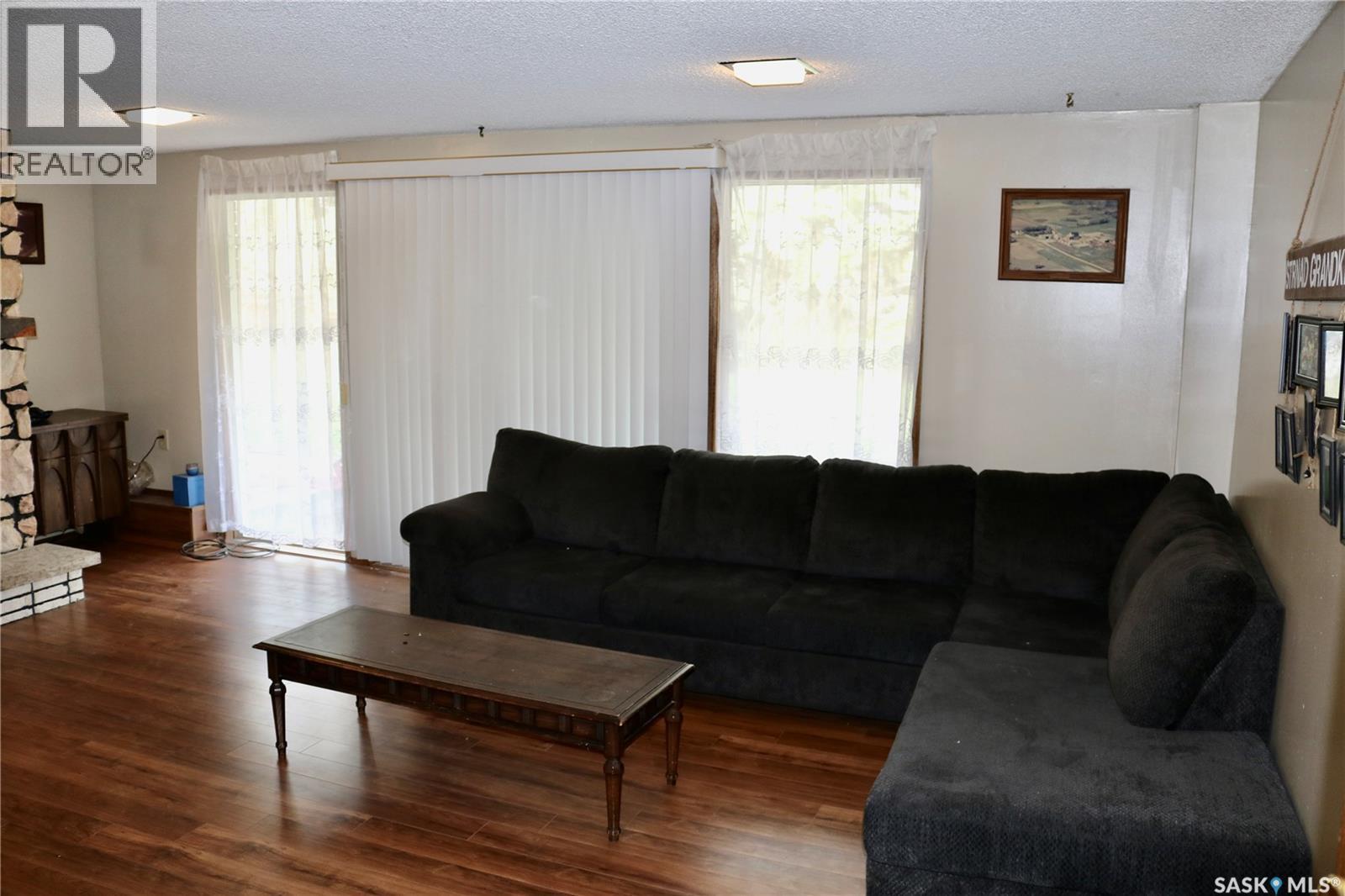 211 Pipestone AVENUE - 39