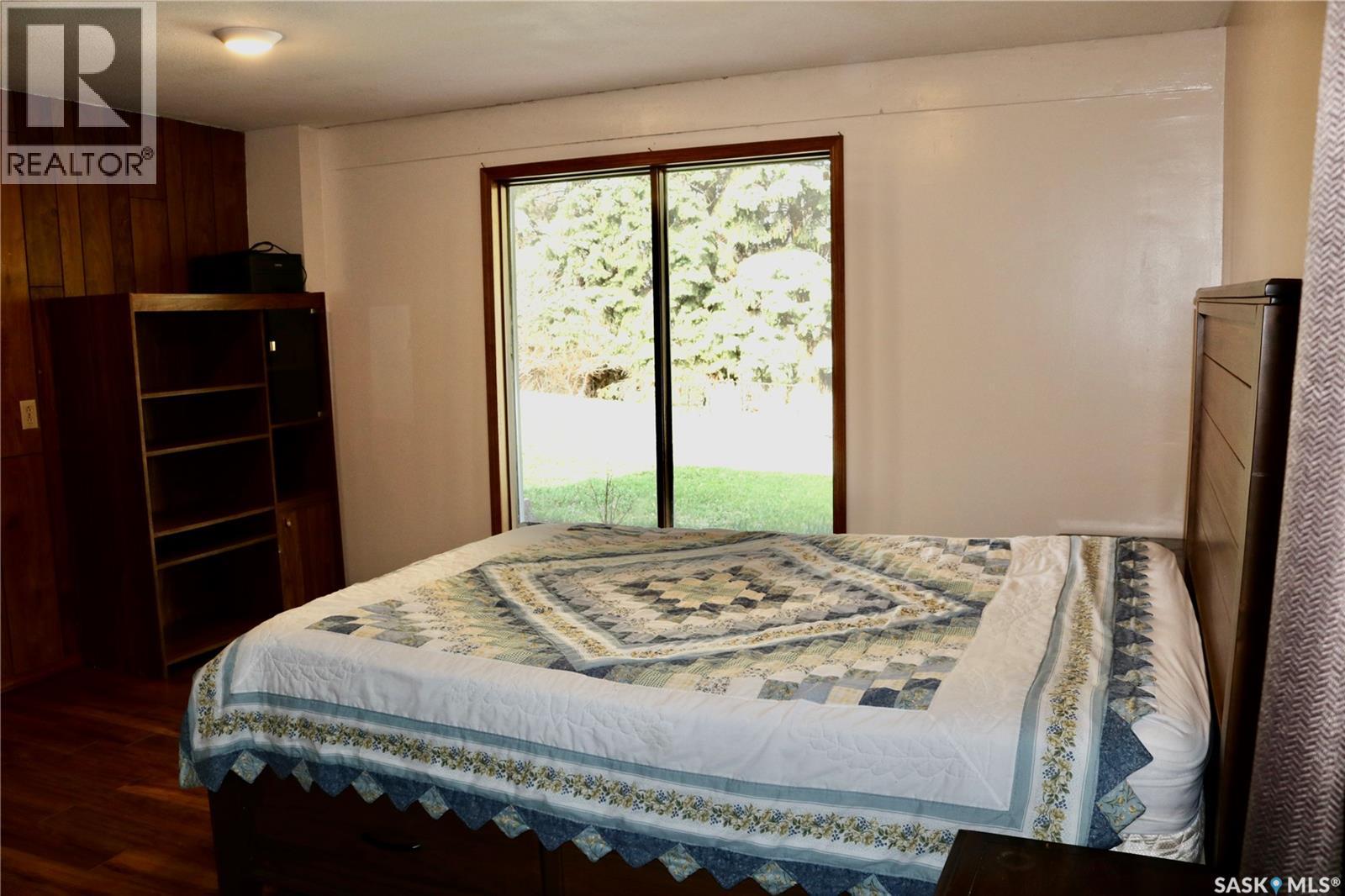 211 Pipestone AVENUE - 42