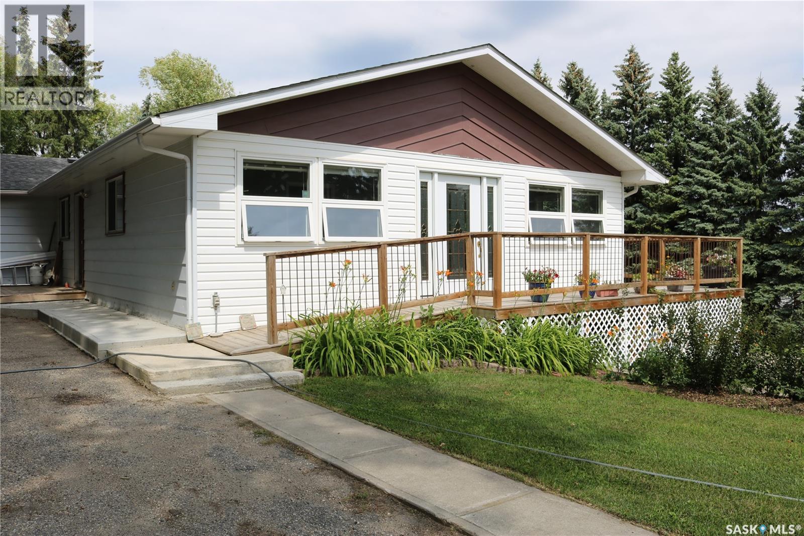 211 Pipestone AVENUE - 57