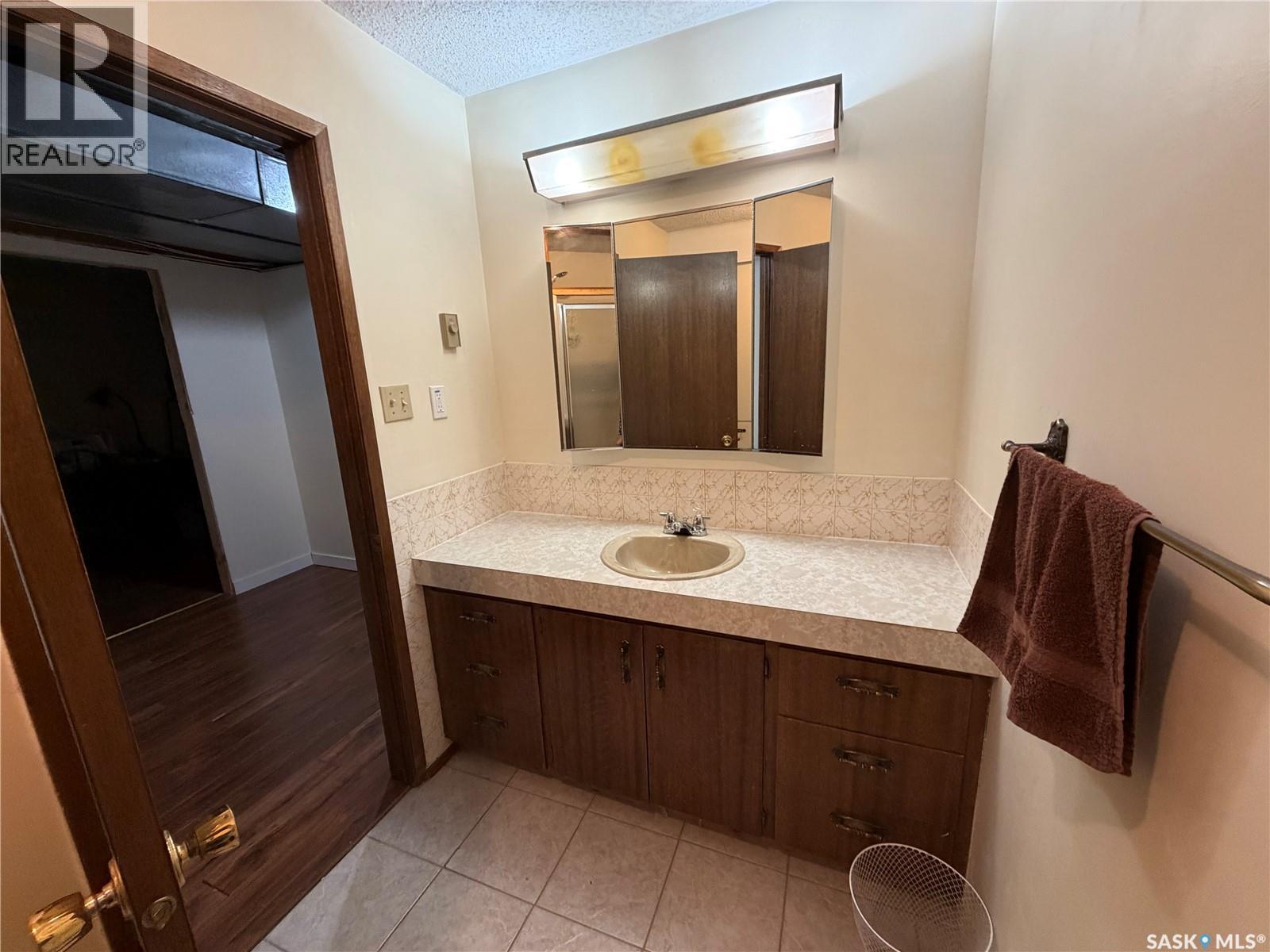 211 Pipestone AVENUE - 47