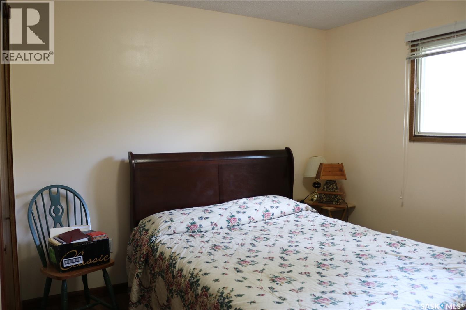211 Pipestone AVENUE - 32