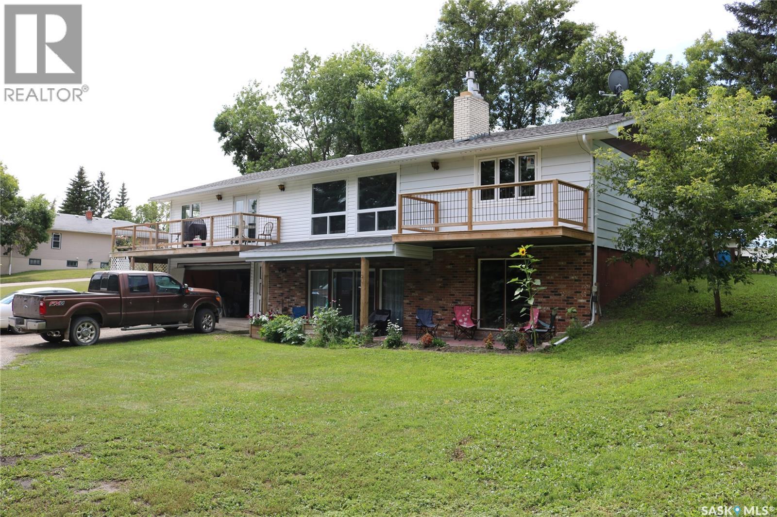 211 Pipestone AVENUE - 63