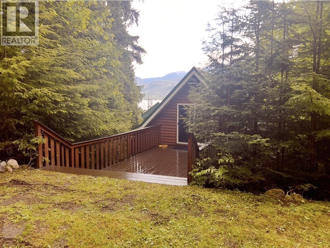 2862 SQUIRREL POINT Road, Terrace