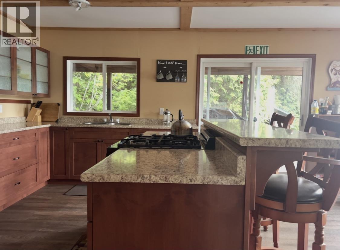 2862 SQUIRREL POINT Road, Terrace