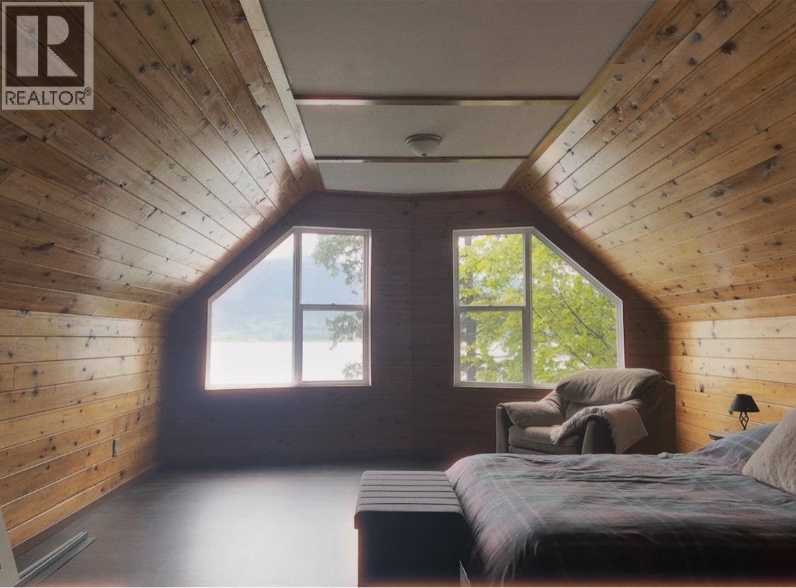 2862 SQUIRREL POINT Road, Terrace