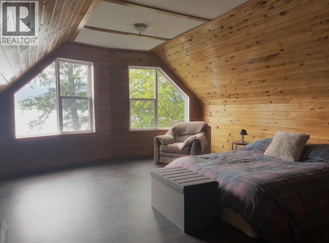 2862 SQUIRREL POINT Road, Terrace