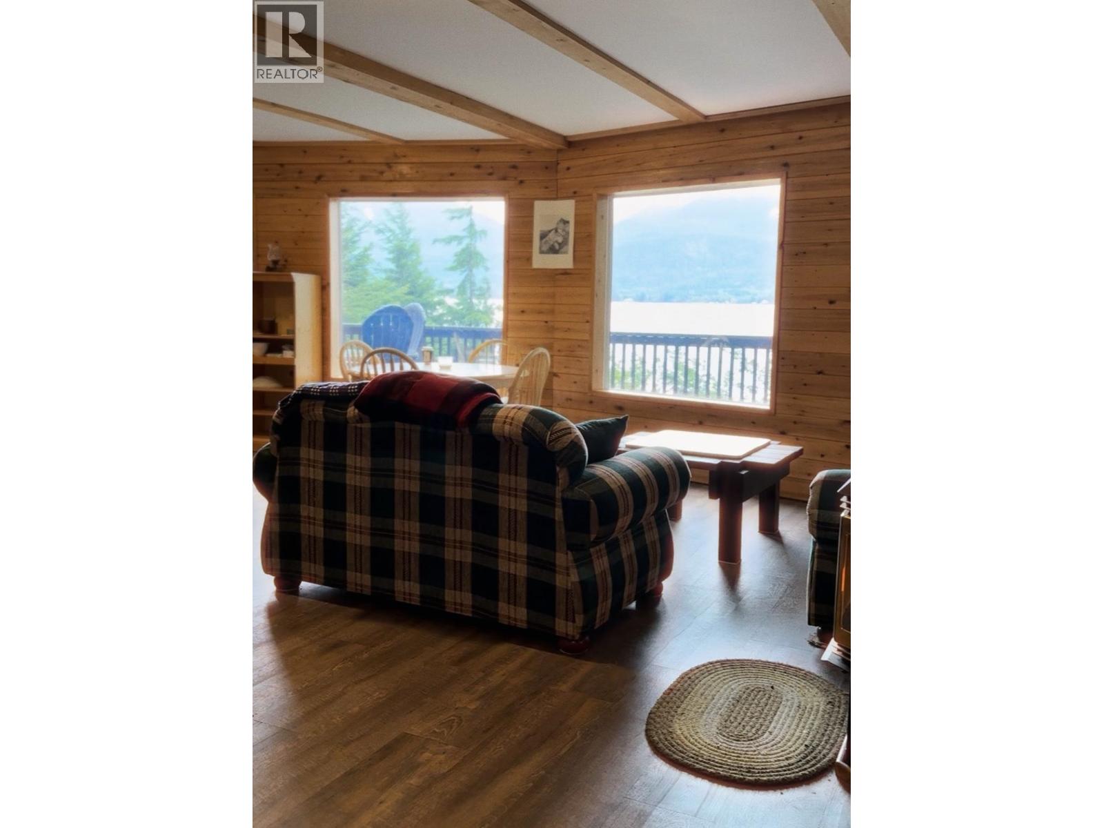2862 SQUIRREL POINT Road, Terrace