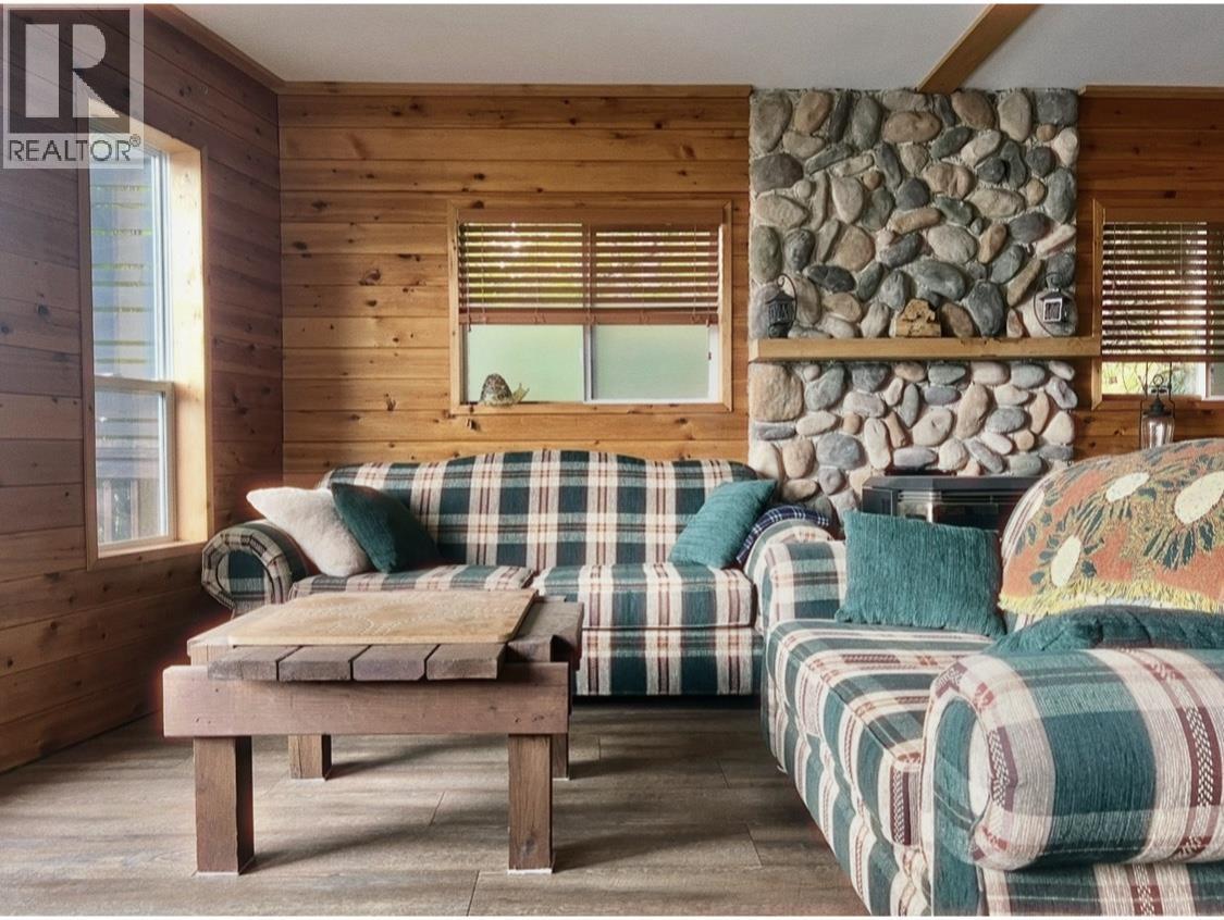 2862 SQUIRREL POINT Road, Terrace
