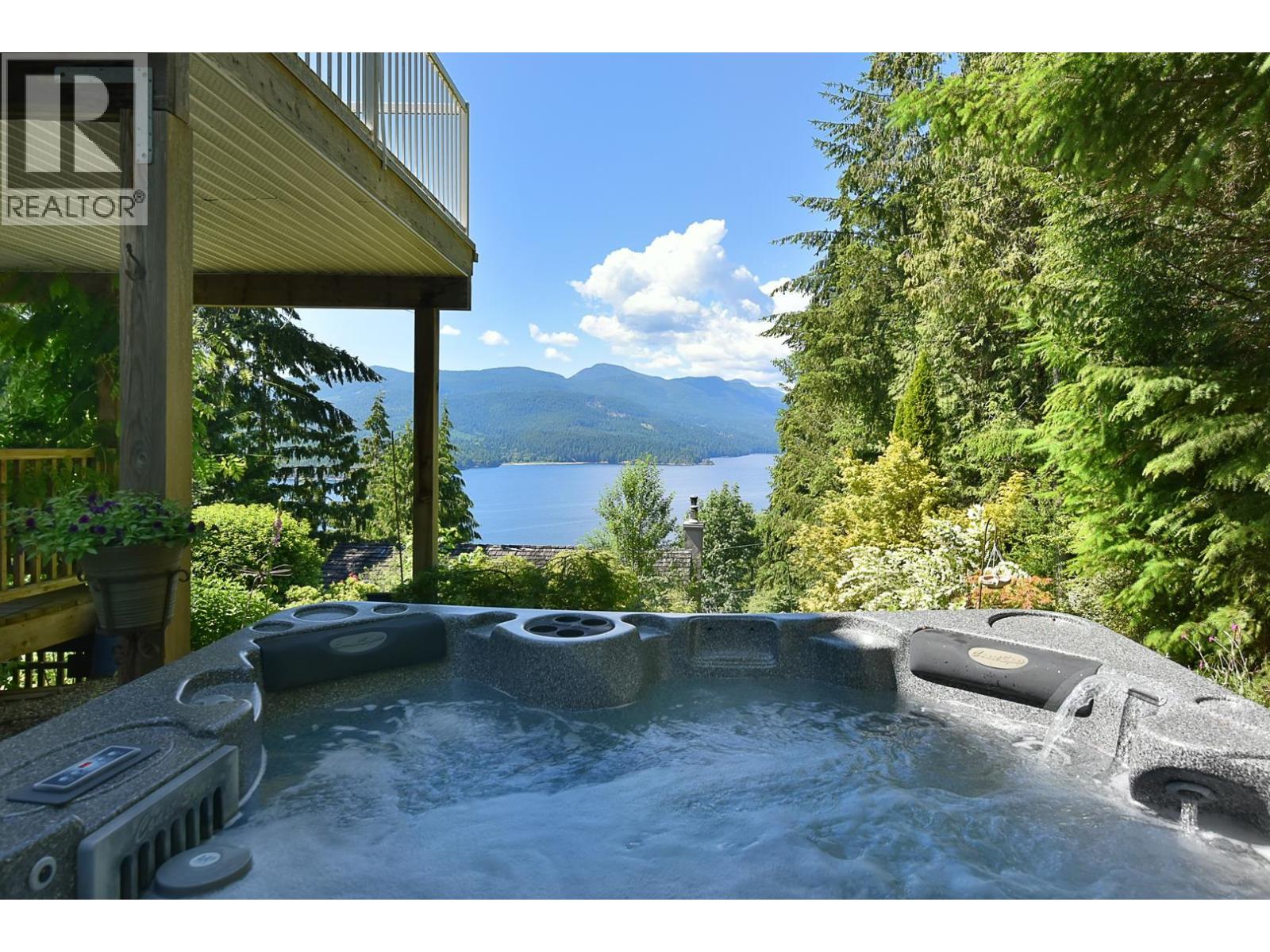 5870 SKOOKUMCHUK ROAD, Sechelt