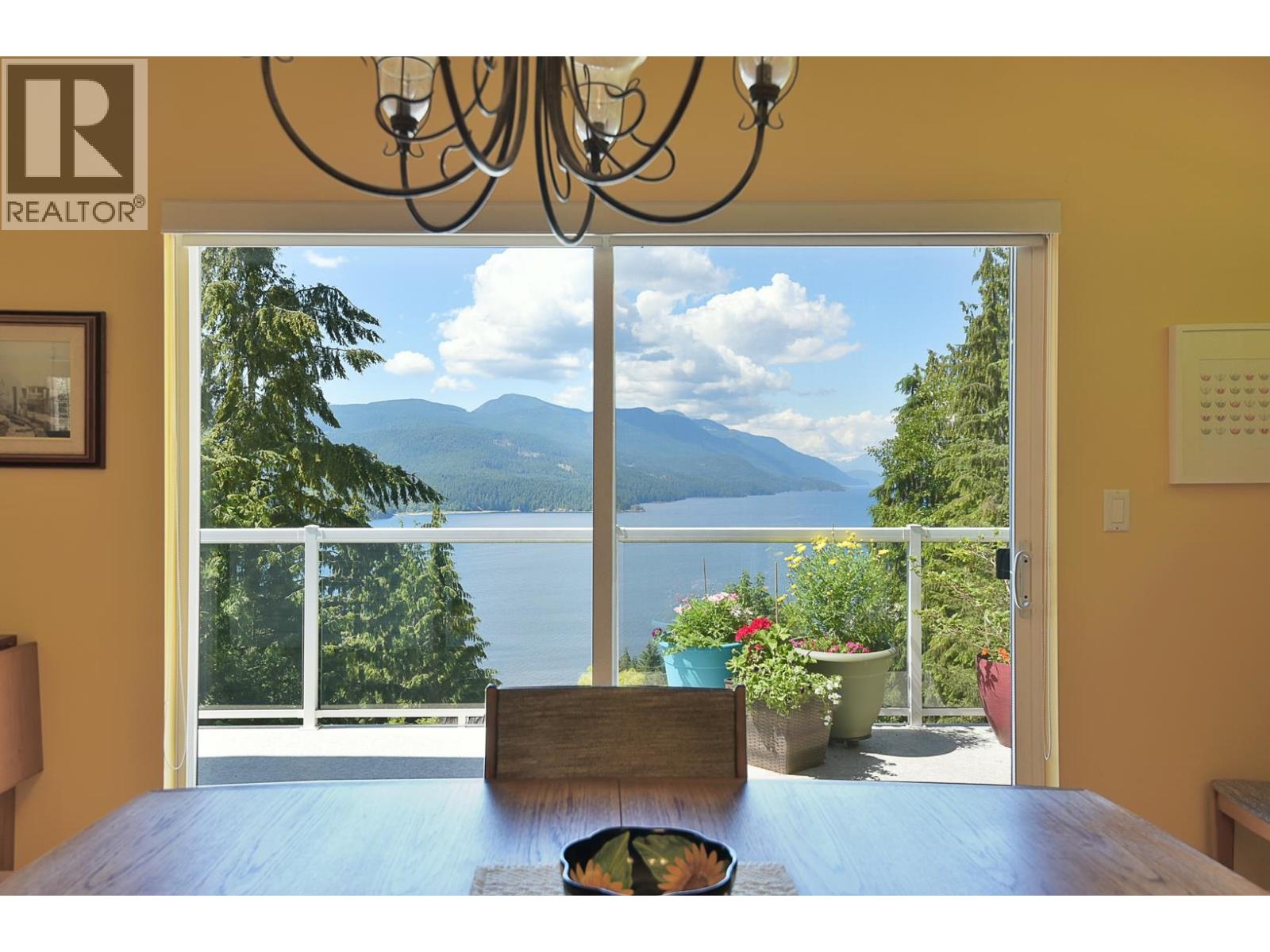 5870 SKOOKUMCHUK ROAD, Sechelt